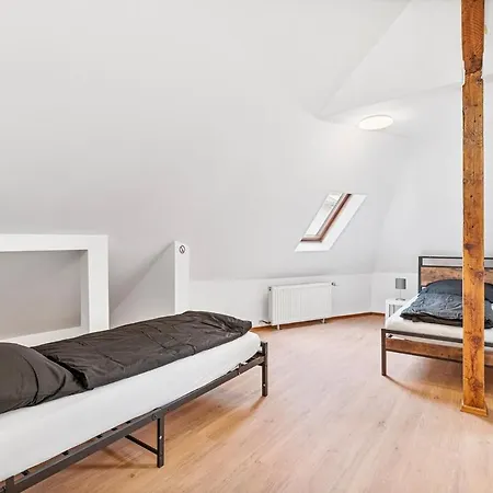 Zf03 Fuer Monteure Zuffenhausen - Weitere Schlafzimmer Fuer Zusaetzliche 15 Personen Im Haus Vorhanden Und An Weiteren Standorten Ls-crewcomfort Daire *