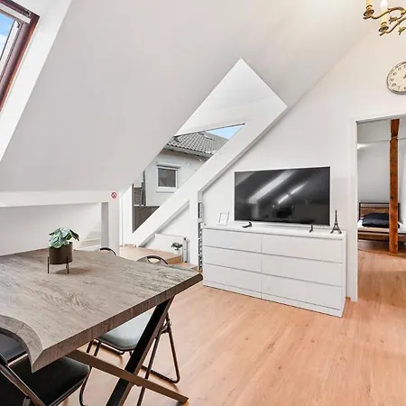 Zf03 Fuer Monteure Zuffenhausen - Weitere Schlafzimmer Fuer Zusaetzliche 15 Personen Im Haus Vorhanden Und An Weiteren Standorten Ls-crewcomfort שטוטגרט