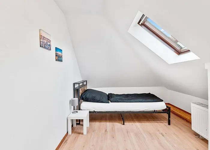 Lägenhet Zf03 Fuer Monteure Zuffenhausen - Weitere Schlafzimmer Fuer Zusaetzliche 15 Personen Im Haus Vorhanden Und An Weiteren Standorten Ls-crewcomfort