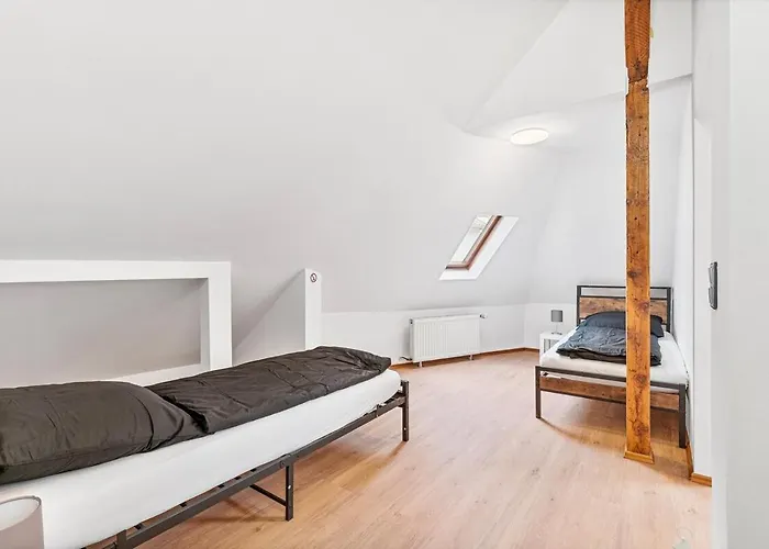 Zf03 Fuer Monteure Zuffenhausen - Weitere Schlafzimmer Fuer Zusaetzliche 15 Personen Im Haus Vorhanden Und An Weiteren Standorten Ls-crewcomfort Lägenhet *