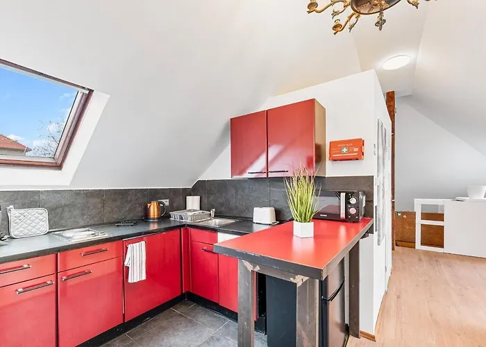 Lägenhet Zf03 Fuer Monteure Zuffenhausen - Weitere Schlafzimmer Fuer Zusaetzliche 15 Personen Im Haus Vorhanden Und An Weiteren Standorten Ls-crewcomfort