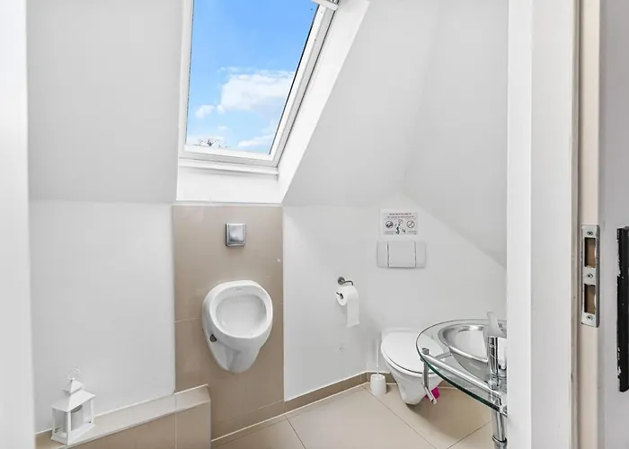 Zf03 Fuer Monteure Zuffenhausen - Weitere Schlafzimmer Fuer Zusaetzliche 15 Personen Im Haus Vorhanden Und An Weiteren Standorten Ls-crewcomfort * Stuttgart