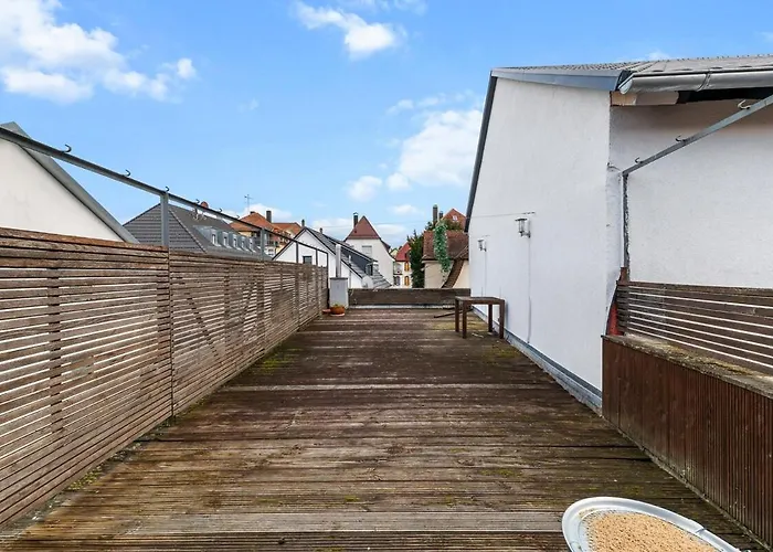 Lägenhet Zf03 Fuer Monteure Zuffenhausen - Weitere Schlafzimmer Fuer Zusaetzliche 15 Personen Im Haus Vorhanden Und An Weiteren Standorten Ls-crewcomfort