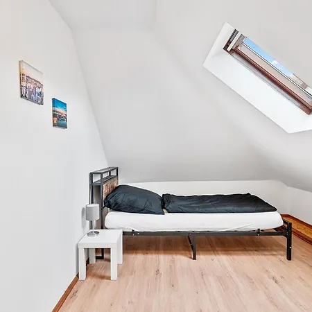 Apartman Zf03 Fuer Monteure Zuffenhausen - Weitere Schlafzimmer Fuer Zusaetzliche 15 Personen Im Haus Vorhanden Und An Weiteren Standorten Ls-crewcomfort